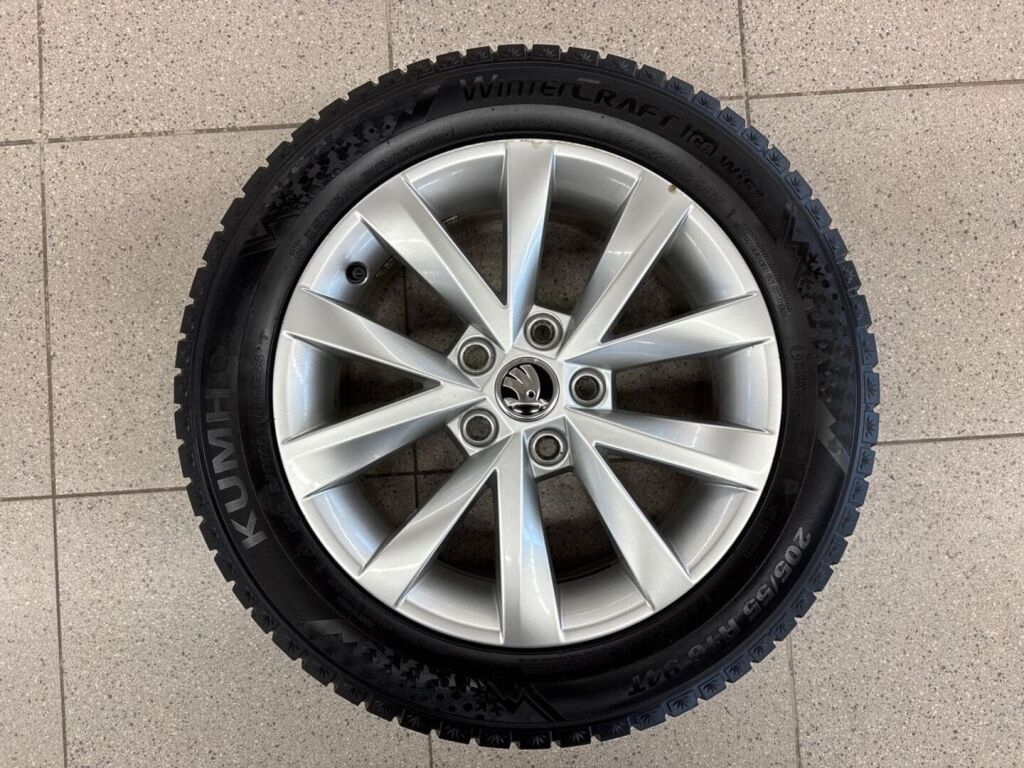 Skoda Octavia 2018 Ruskea (beige)