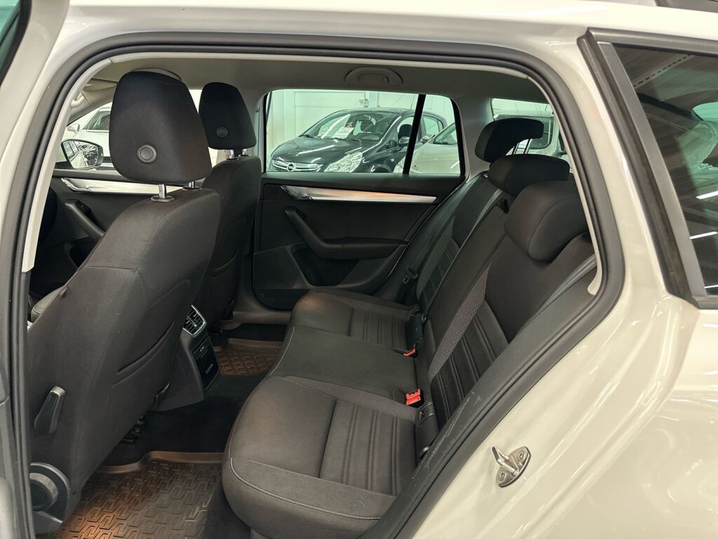 Skoda Octavia 2018 Valkoinen