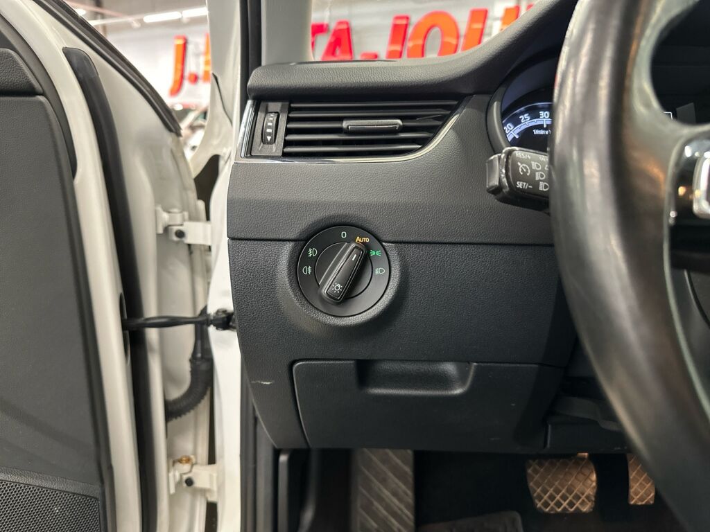 Skoda Octavia 2018 Valkoinen