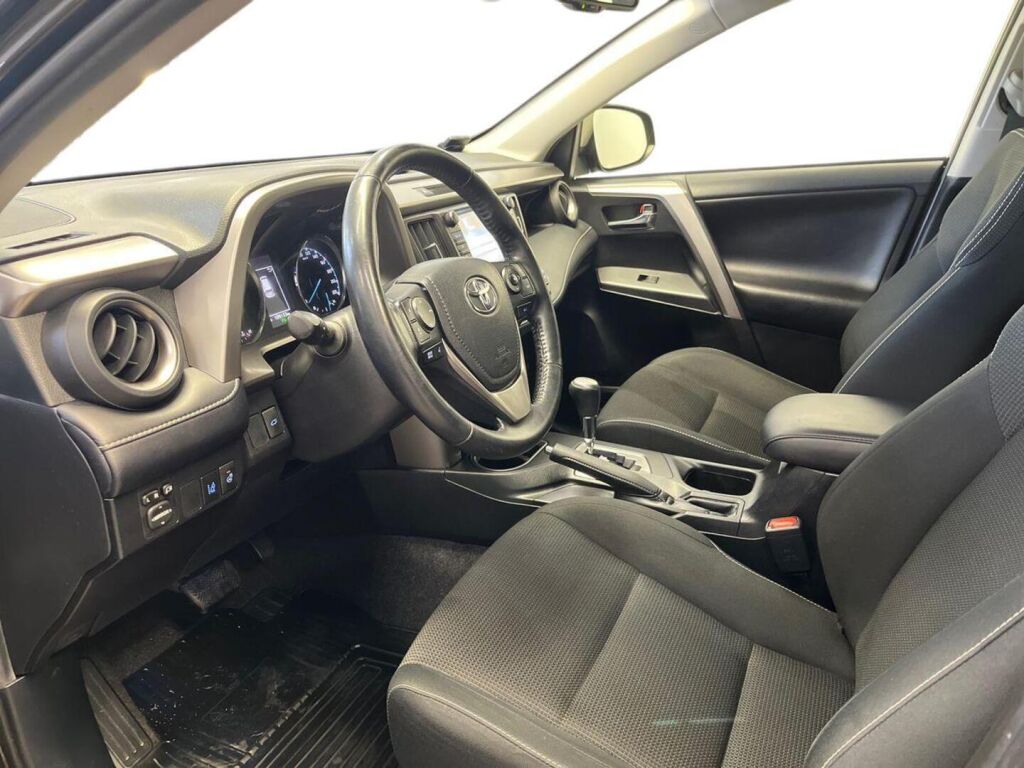 Toyota RAV4 2018 Ruskea (beige)