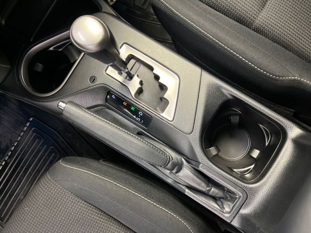 Toyota RAV4 2018 Ruskea (beige)