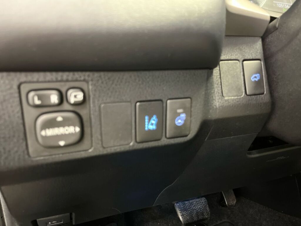 Toyota RAV4 2018 Ruskea (beige)
