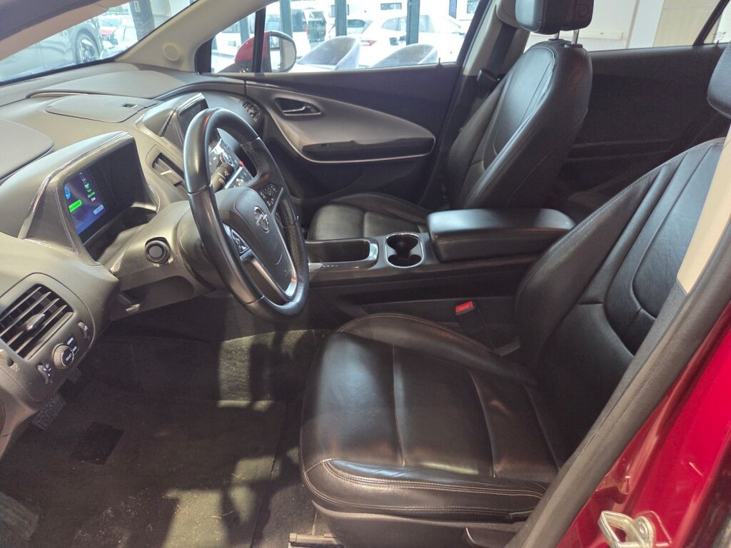 Opel Ampera 2013 Punainen