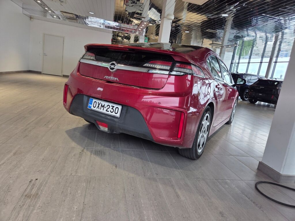 Opel Ampera 2013 Punainen