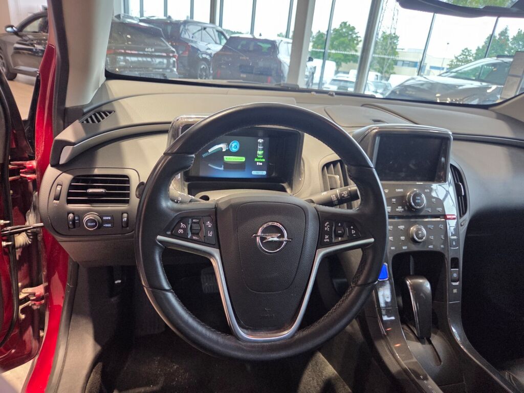 Opel Ampera 2013 Punainen