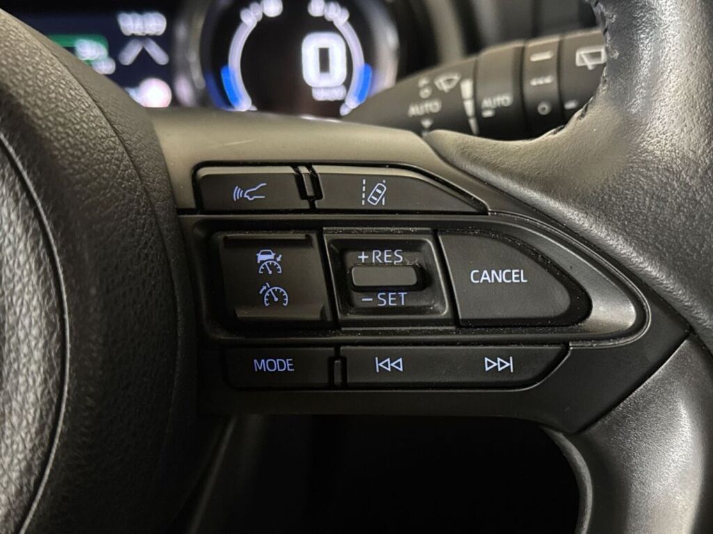 Mazda 2 2022 Punainen