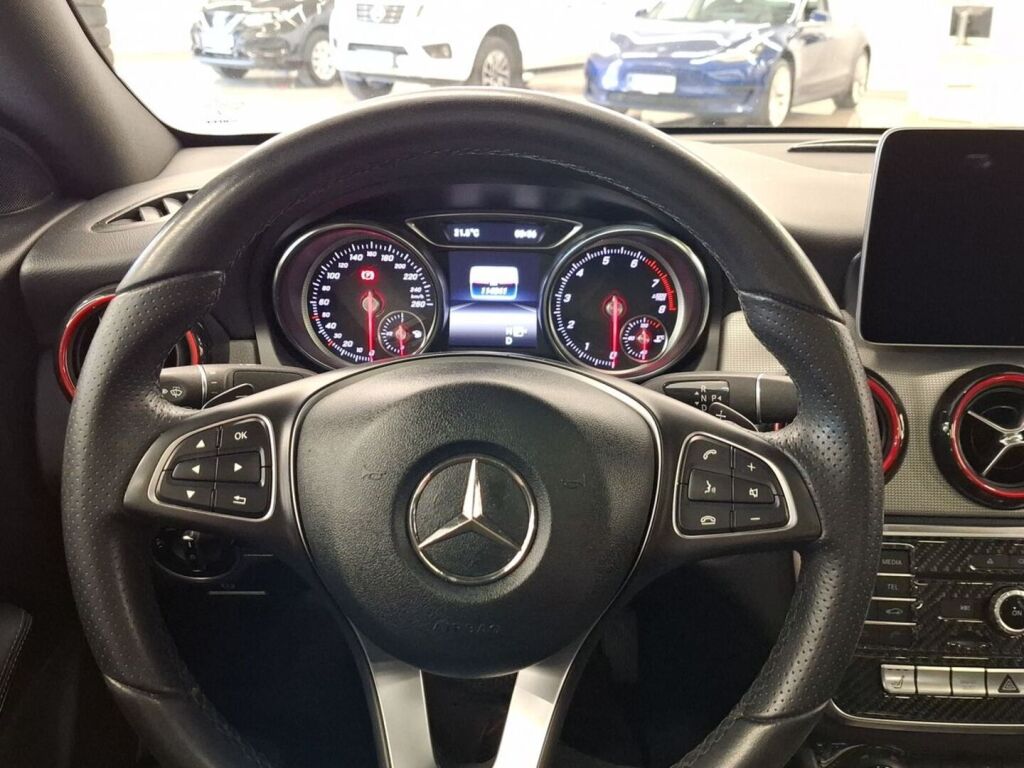 Mercedes-Benz CLA 2018 Musta