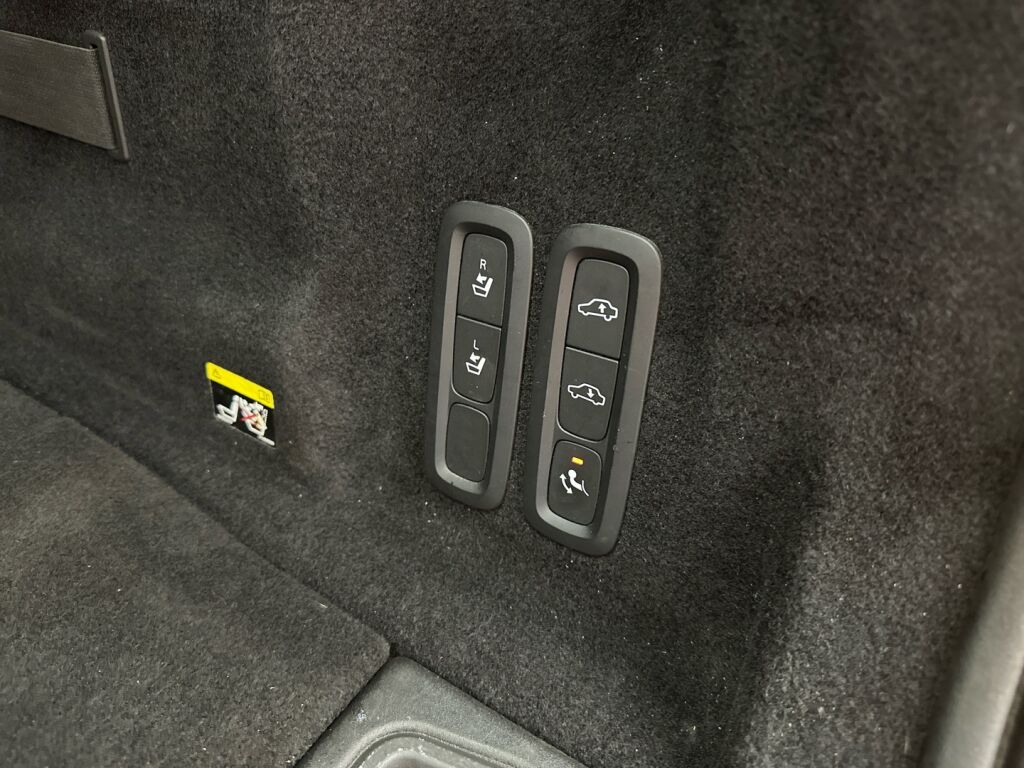 Volvo XC60 2018 Punainen