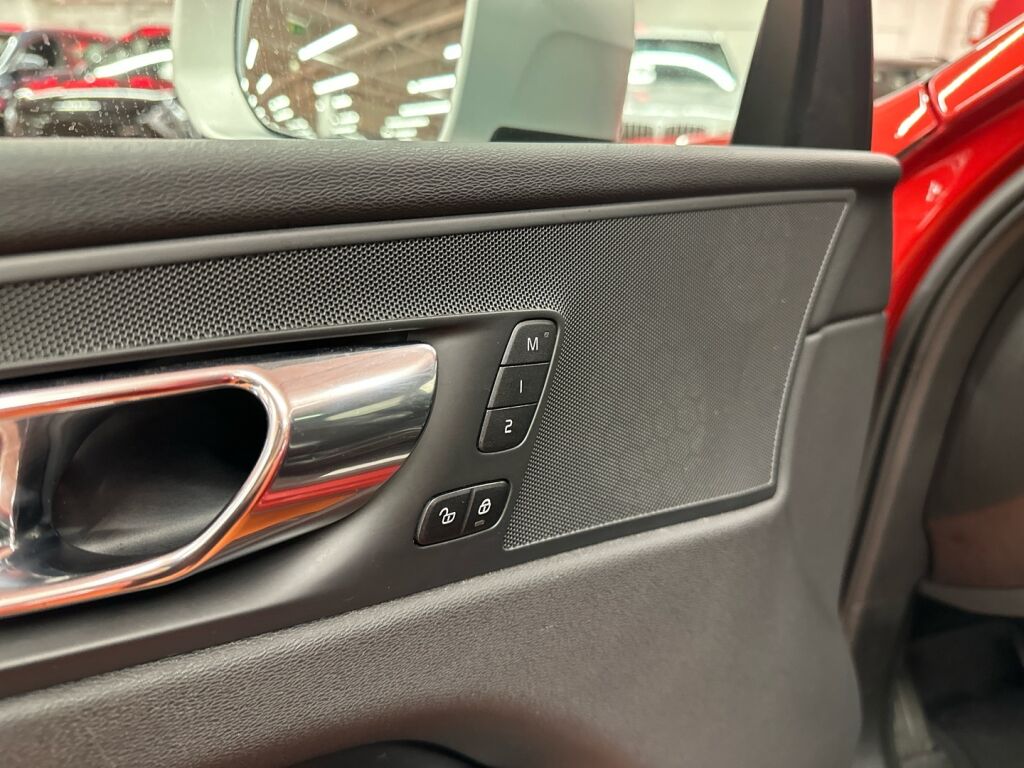 Volvo XC60 2018 Punainen