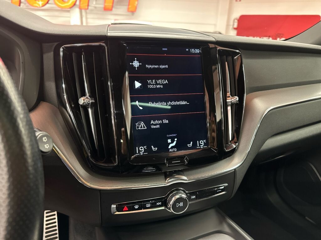 Volvo XC60 2018 Punainen