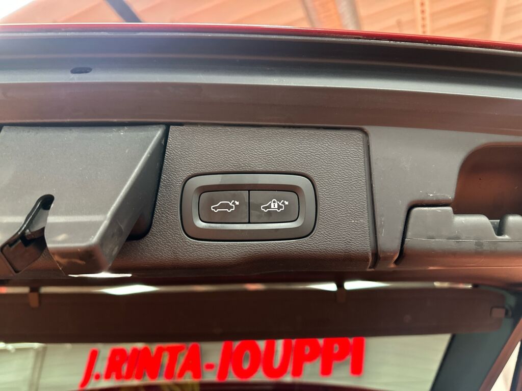 Volvo XC60 2018 Punainen