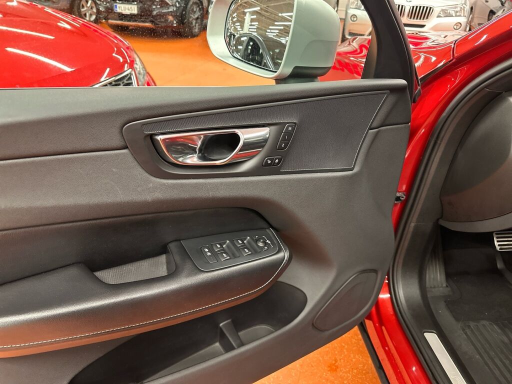 Volvo XC60 2018 Punainen