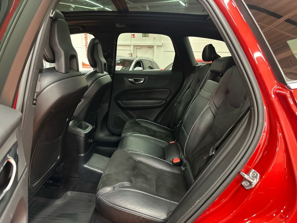 Volvo XC60 2018 Punainen