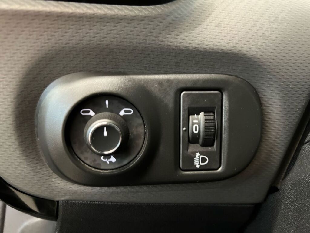 Citroen C4 Cactus 2019 Musta