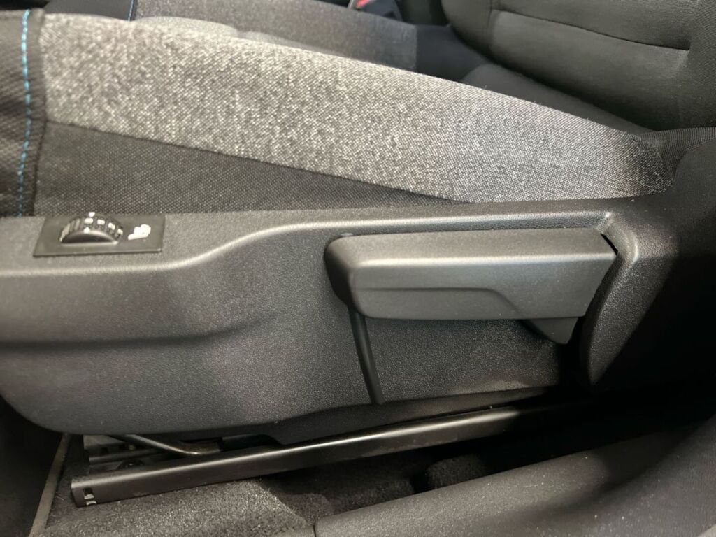 Citroen C4 Cactus 2019 Musta