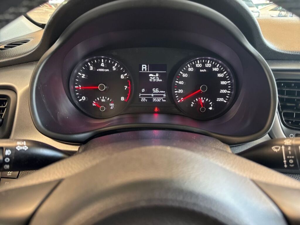 Kia Rio 2019 Metallinhohto Vihreä