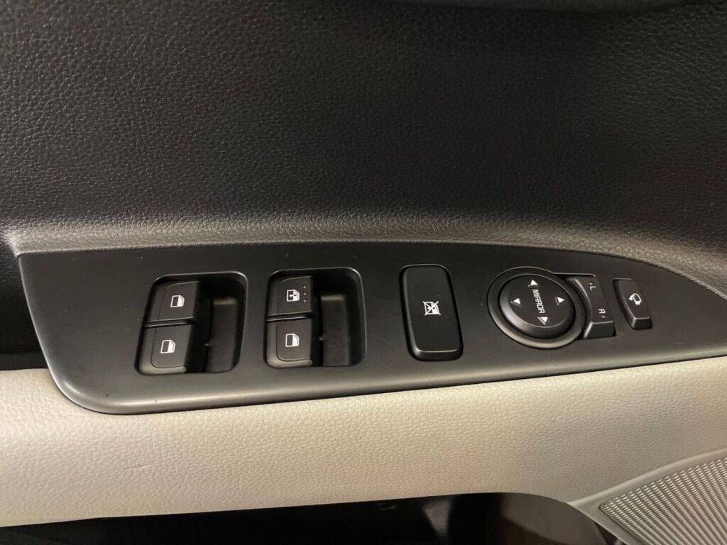 Kia Stonic 2018 Harmaa