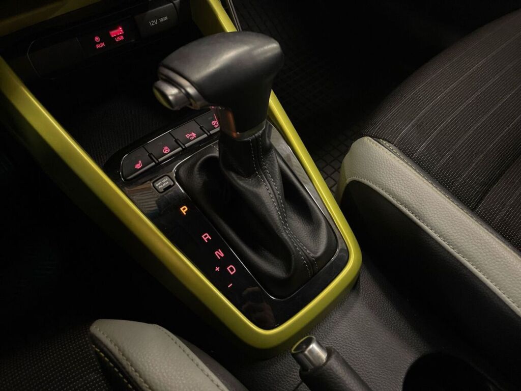 Kia Stonic 2018 Harmaa