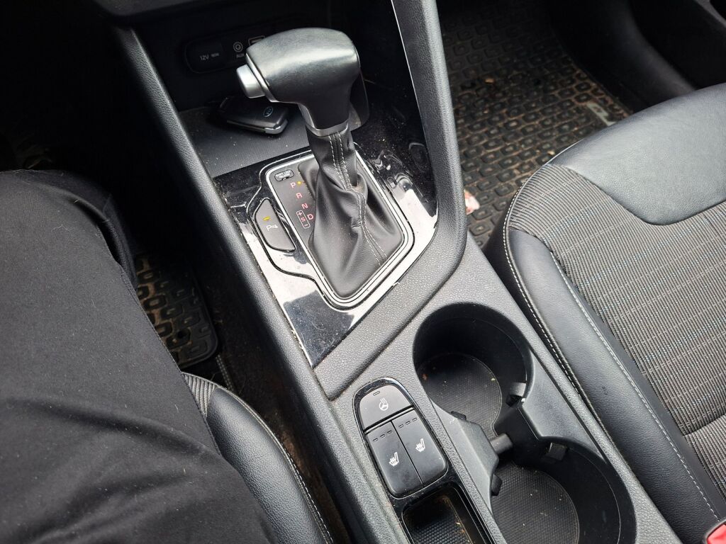 Kia Niro 2019 Ruskea (beige)
