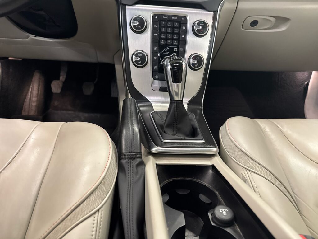 Volvo V40 2014 Hopea