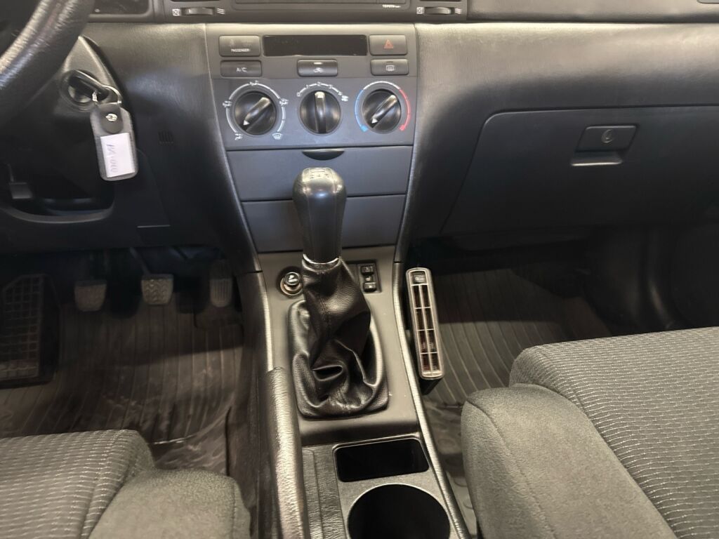 Toyota Corolla 2004 Sininen