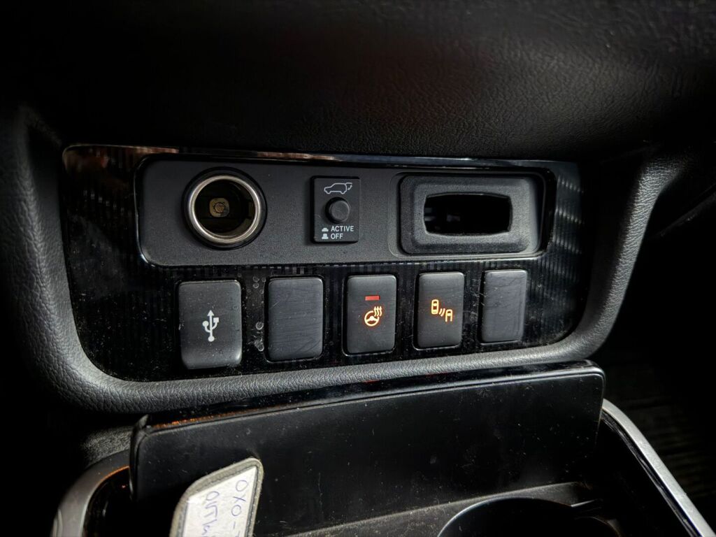 Mitsubishi Outlander PHEV 2019 Ruskea (beige)