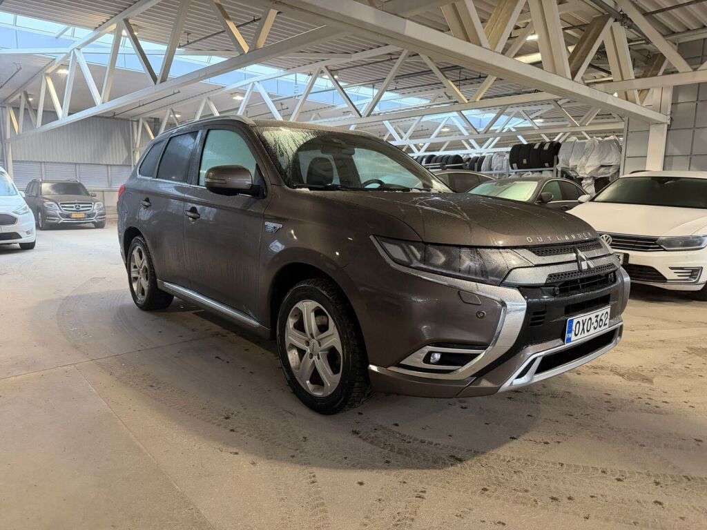 Mitsubishi Outlander PHEV 2019 Ruskea (beige)