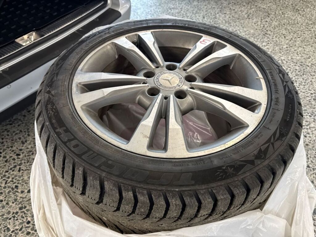 Mercedes-Benz E 2015 Harmaa