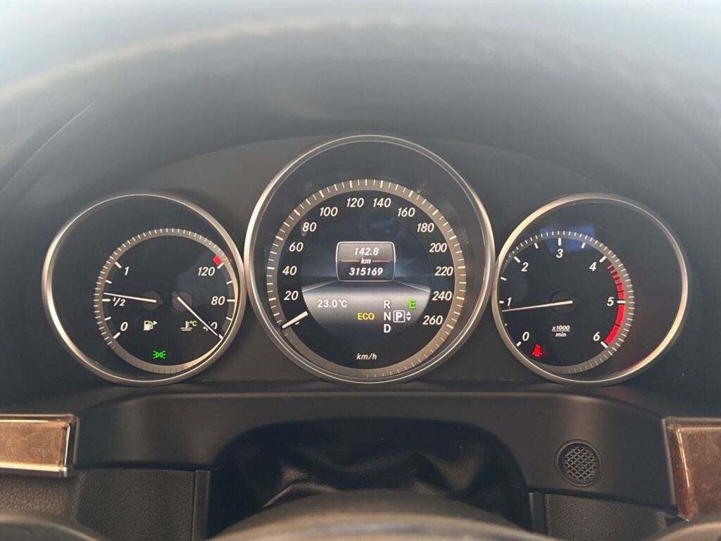 Mercedes-Benz E 2015 Harmaa