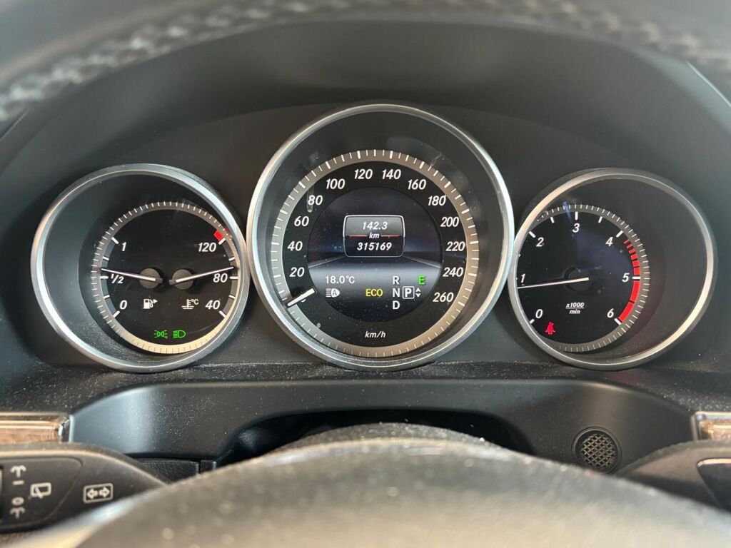 Mercedes-Benz E 2015 Harmaa