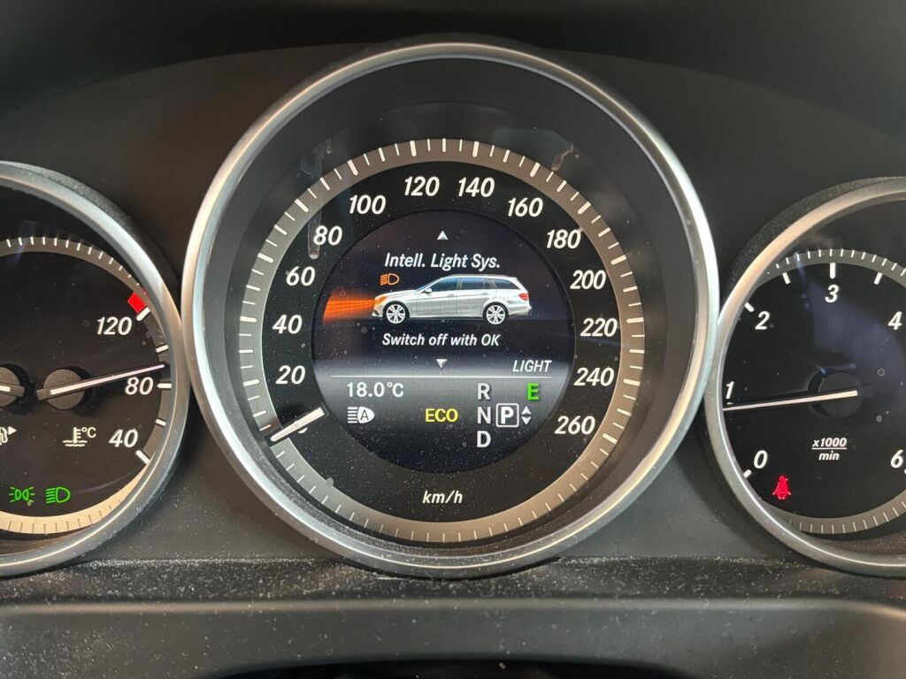 Mercedes-Benz E 2015 Harmaa
