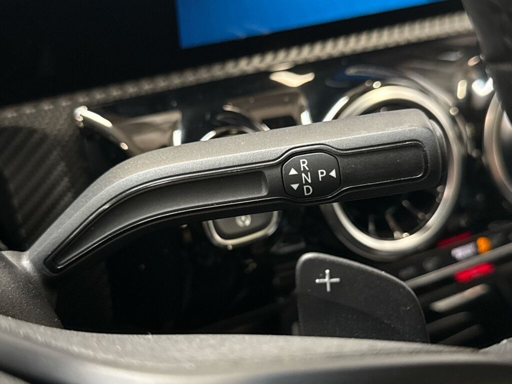 Mercedes-Benz A 2018 Punainen