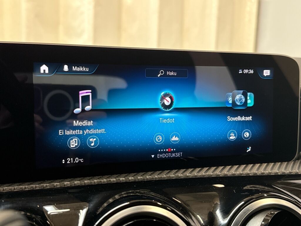 Mercedes-Benz A 2018 Punainen