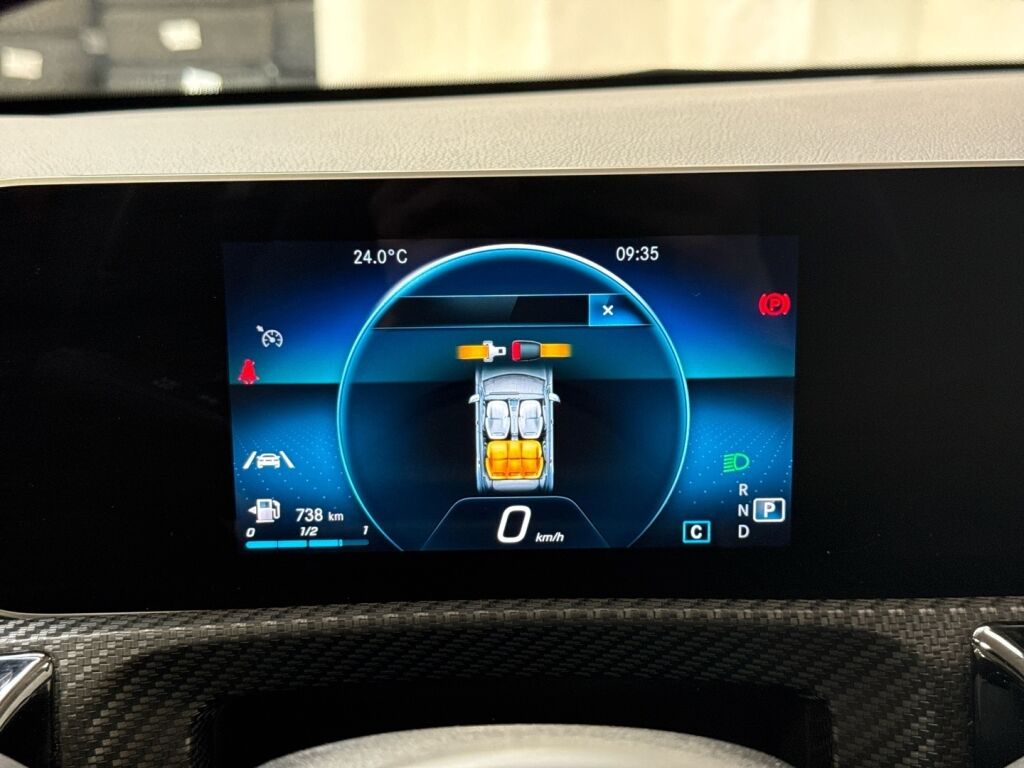 Mercedes-Benz A 2018 Punainen