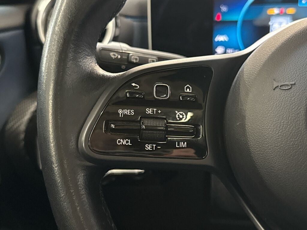 Mercedes-Benz A 2018 Punainen