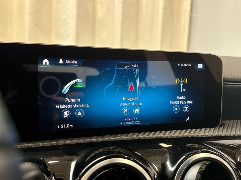 Mercedes-Benz A 2018 Punainen