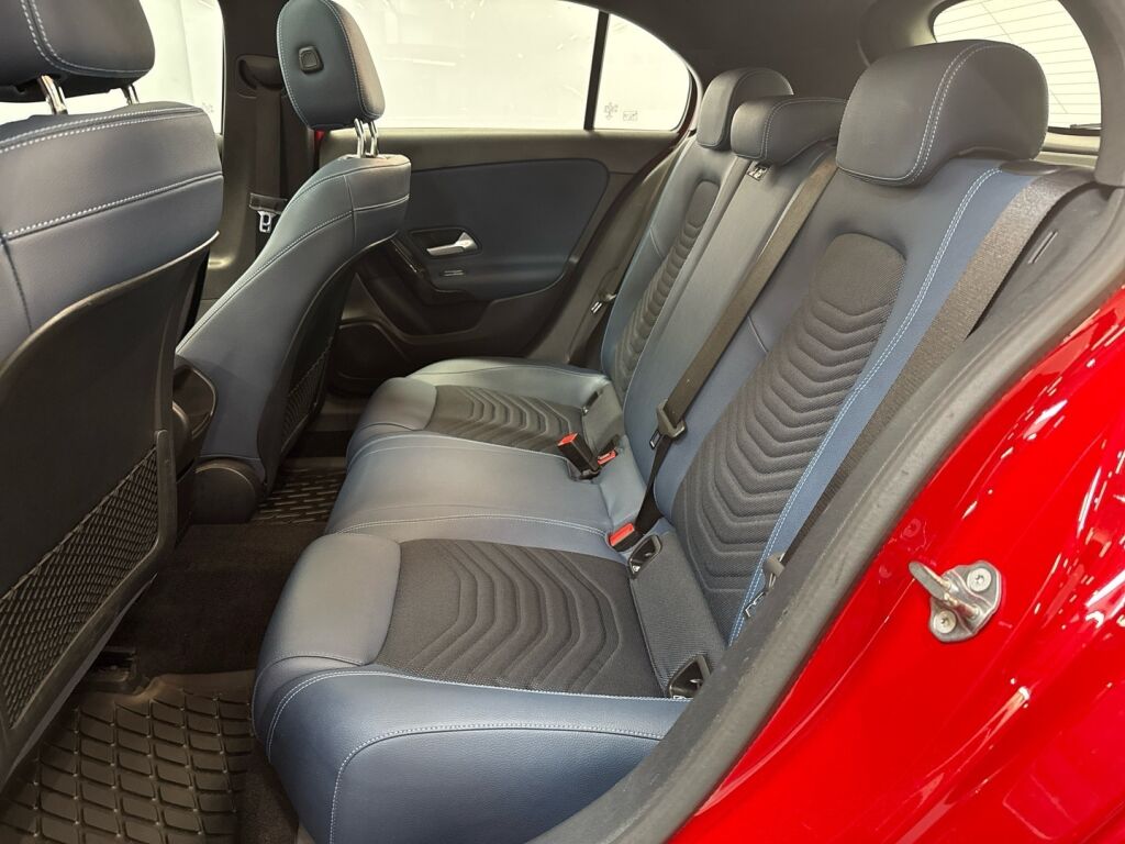 Mercedes-Benz A 2018 Punainen