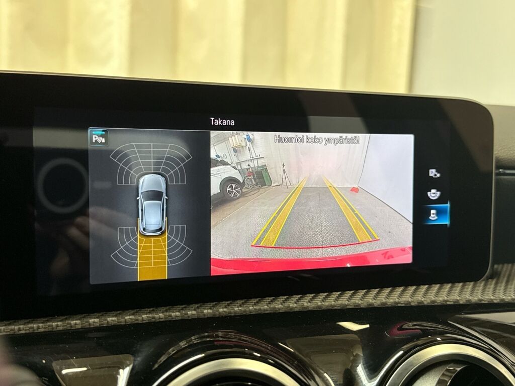 Mercedes-Benz A 2018 Punainen