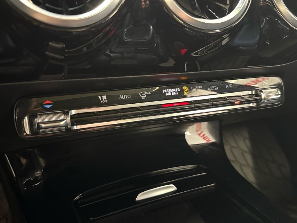 Mercedes-Benz A 2018 Punainen