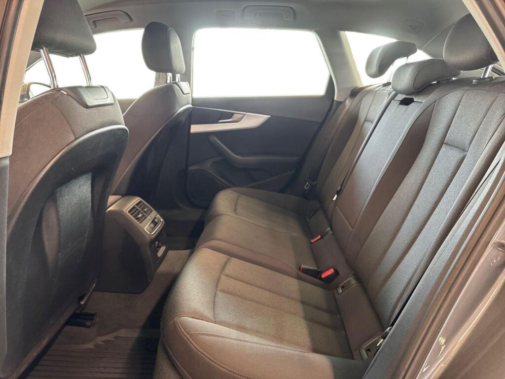 Audi A4 2017 Harmaa