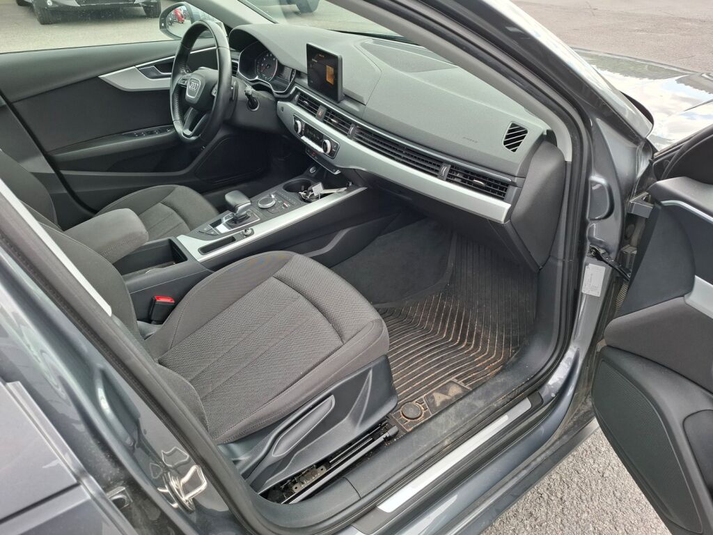 Audi A4 2017 Harmaa
