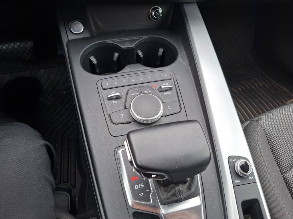 Audi A4 2017 Harmaa