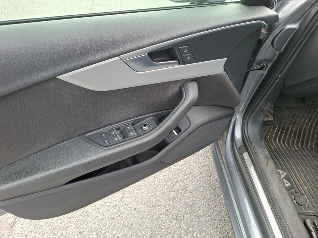 Audi A4 2017 Harmaa