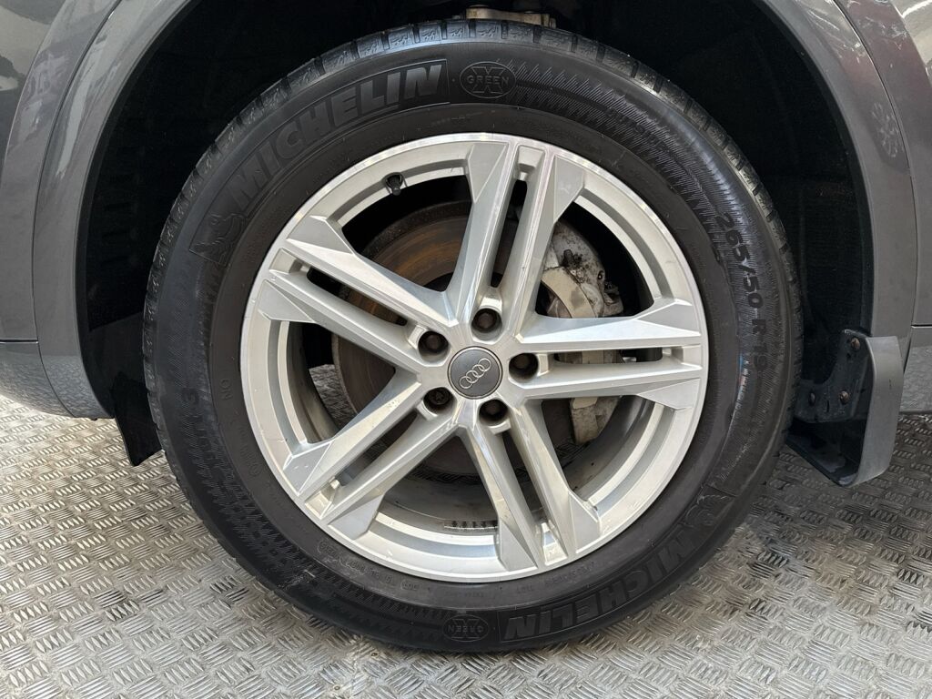 Audi Q5 2019 Harmaa