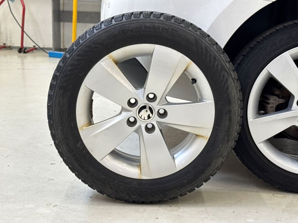Skoda Rapid 2019 Valkoinen