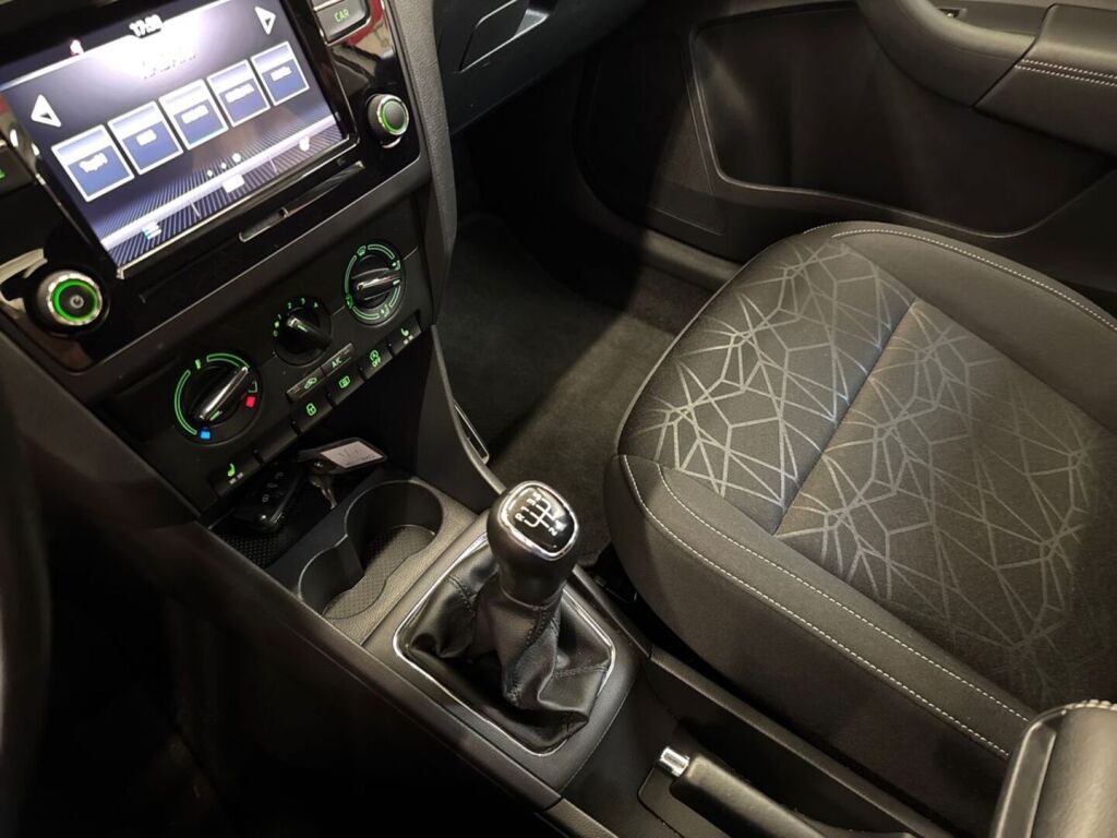 Skoda Rapid 2019 Valkoinen