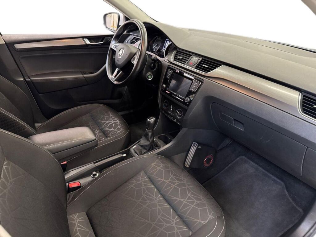 Skoda Rapid 2019 Valkoinen