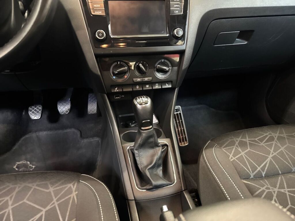 Skoda Rapid 2019 Valkoinen
