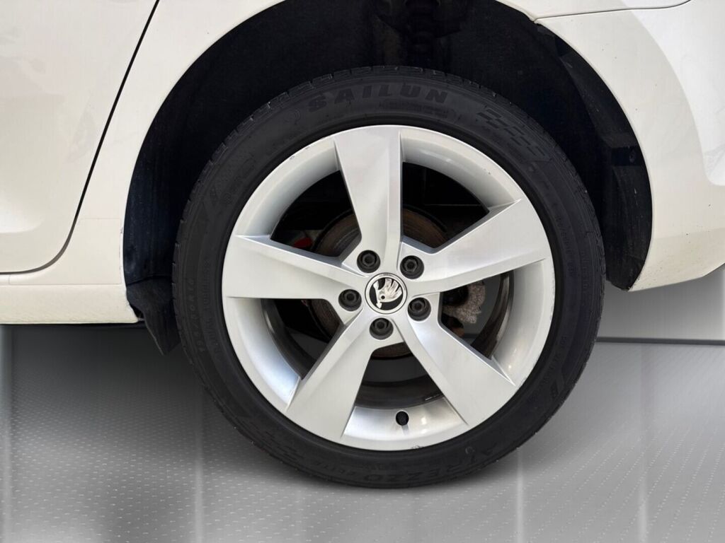 Skoda Rapid 2019 Valkoinen