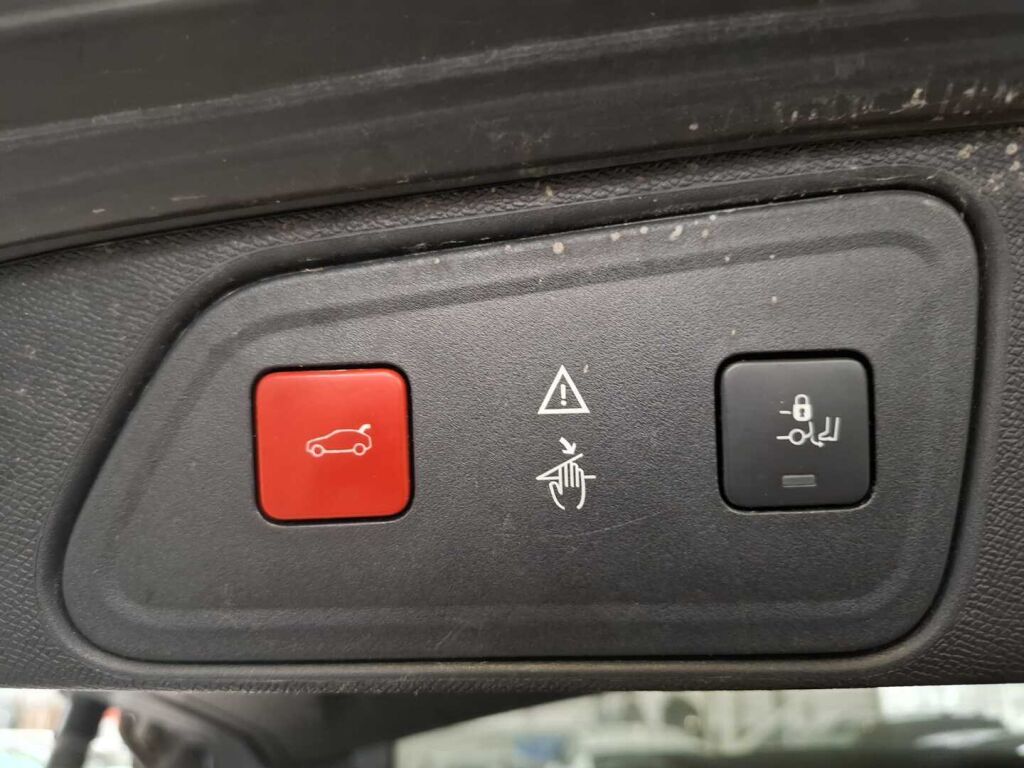 Peugeot 3008 2019 Musta